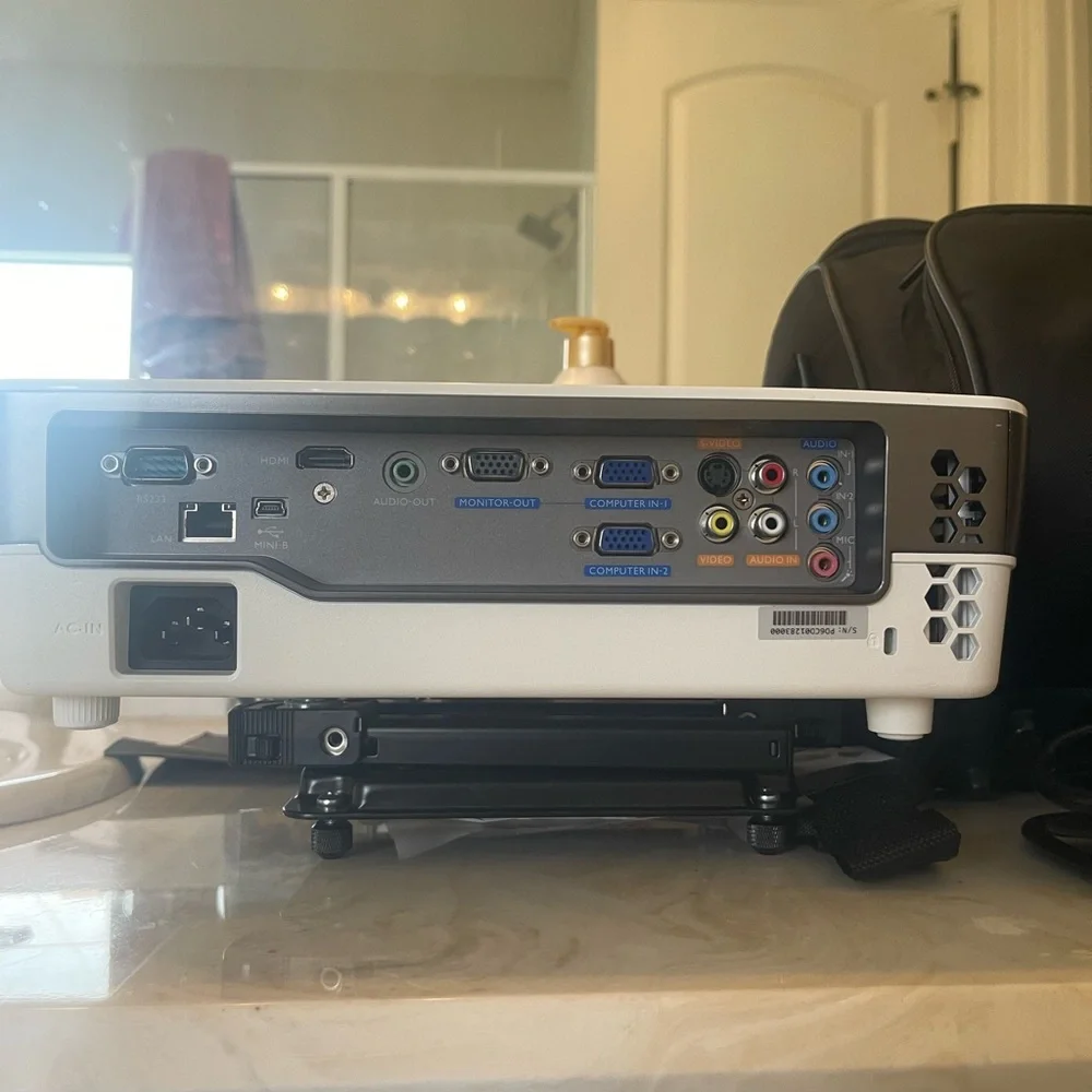 Projector - Picture 6 of 7